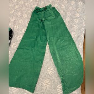 Forever 21 satin flowy green pants with bow